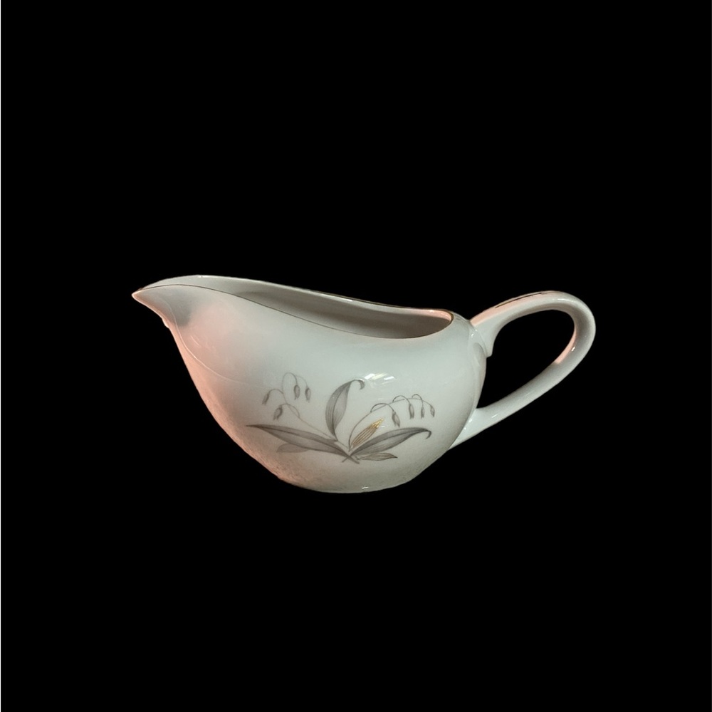 Kaysons 1961 porcelain creamer from the Golden Rhapsody collection.